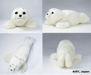 タテゴトアザラシの赤ちゃんをモデルに開発されたセラピー用ロボット「パロ」。海外の病院や高齢者施設でも導入され、ストレス軽減などの効果が認められています。